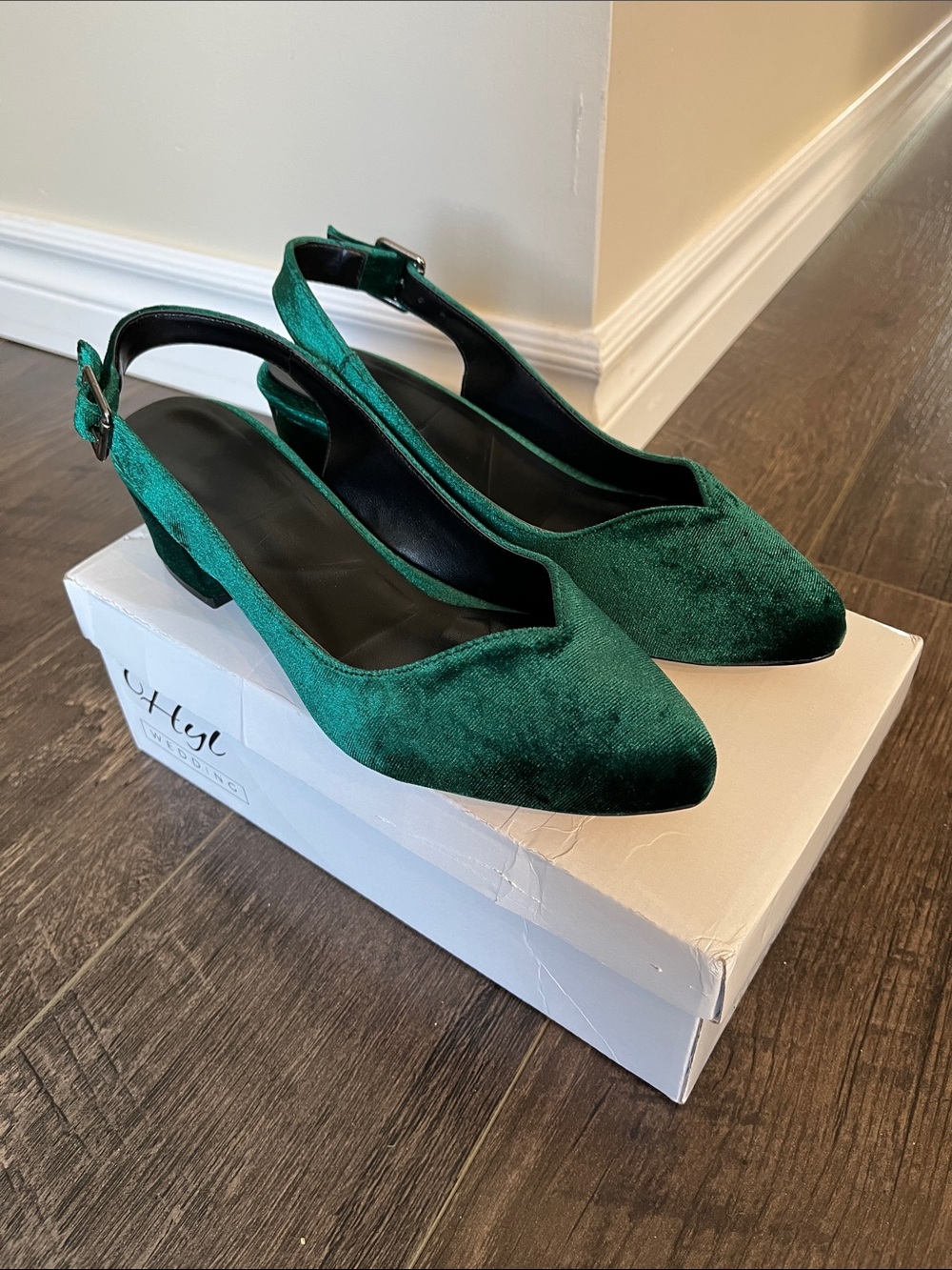 Green Velvet Slingback Pumps - Unbranded